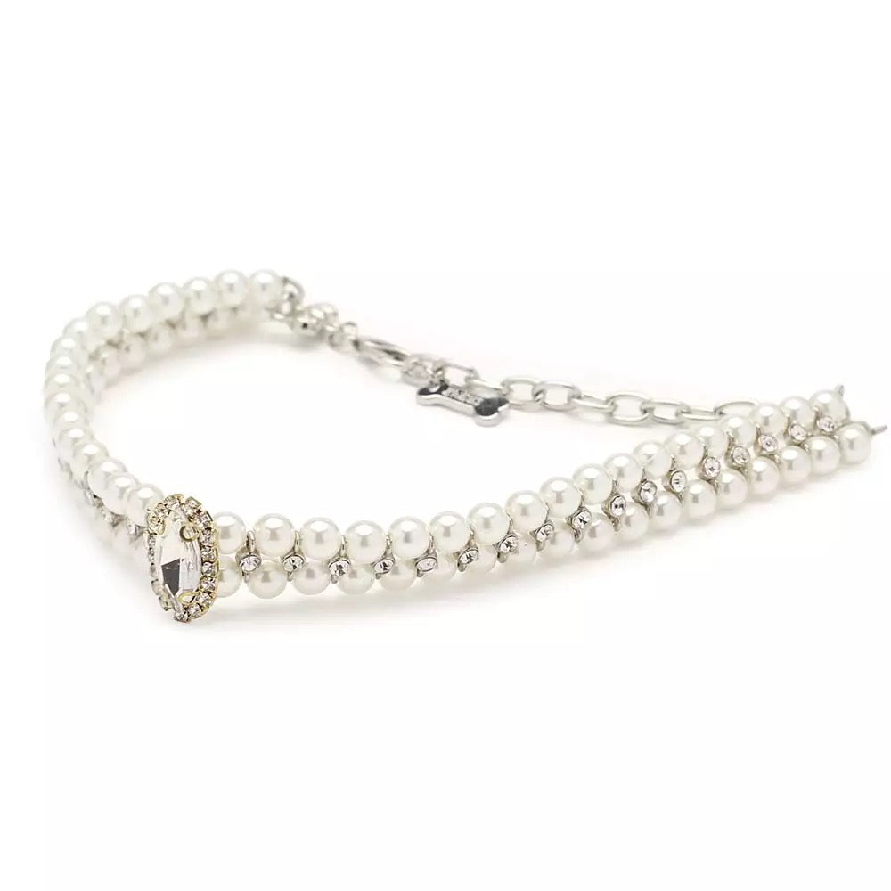 Pearl dog necklace side view showing adjustable chain and lobster clasp closure